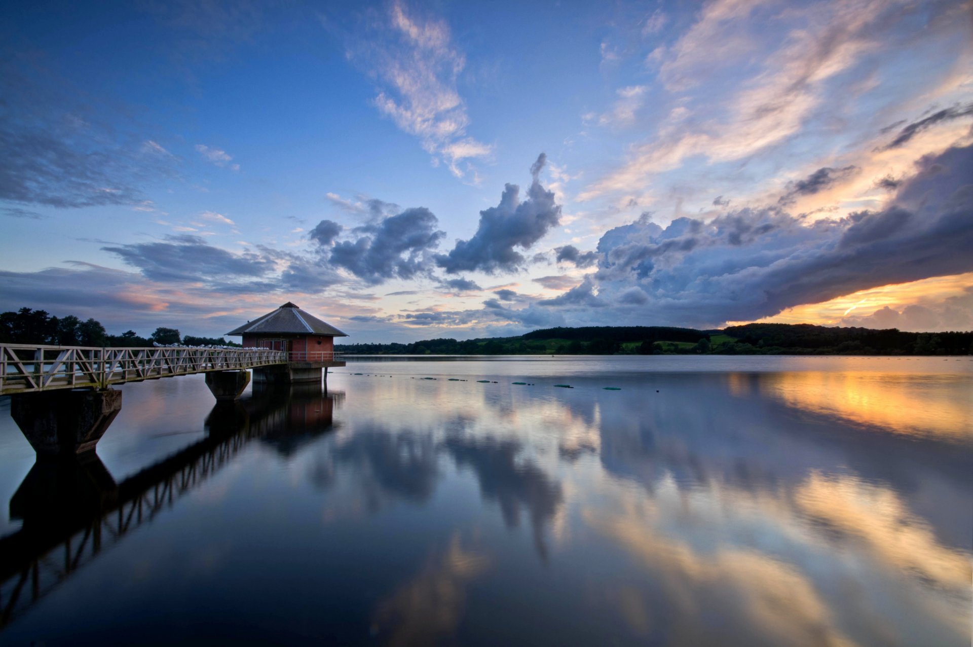 royaume-uni angleterre pont rivière réflexion eau surface soir coucher de soleil ciel nuages nuages