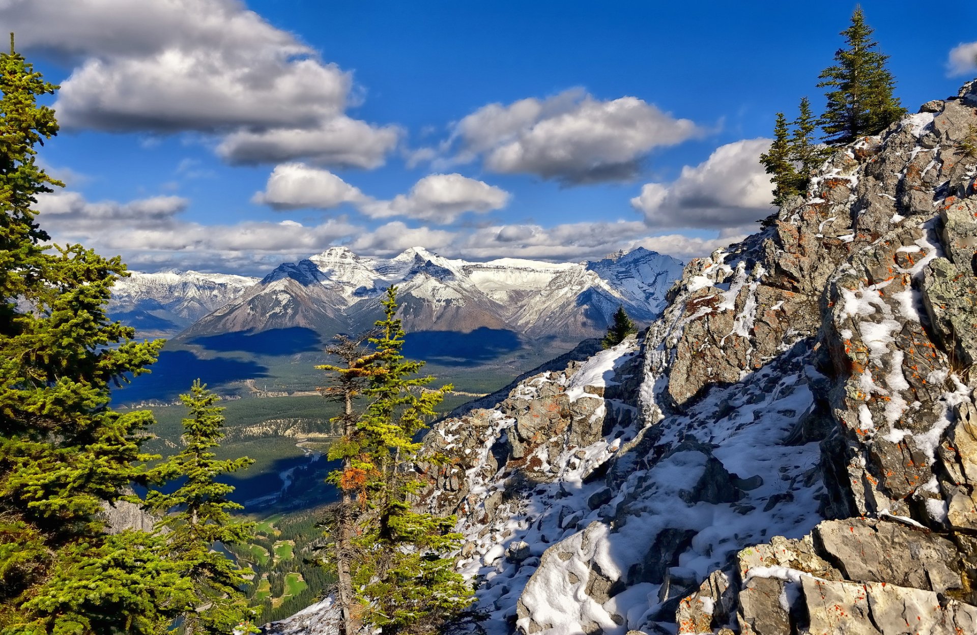 parc national de banff montagnes arbres nuages