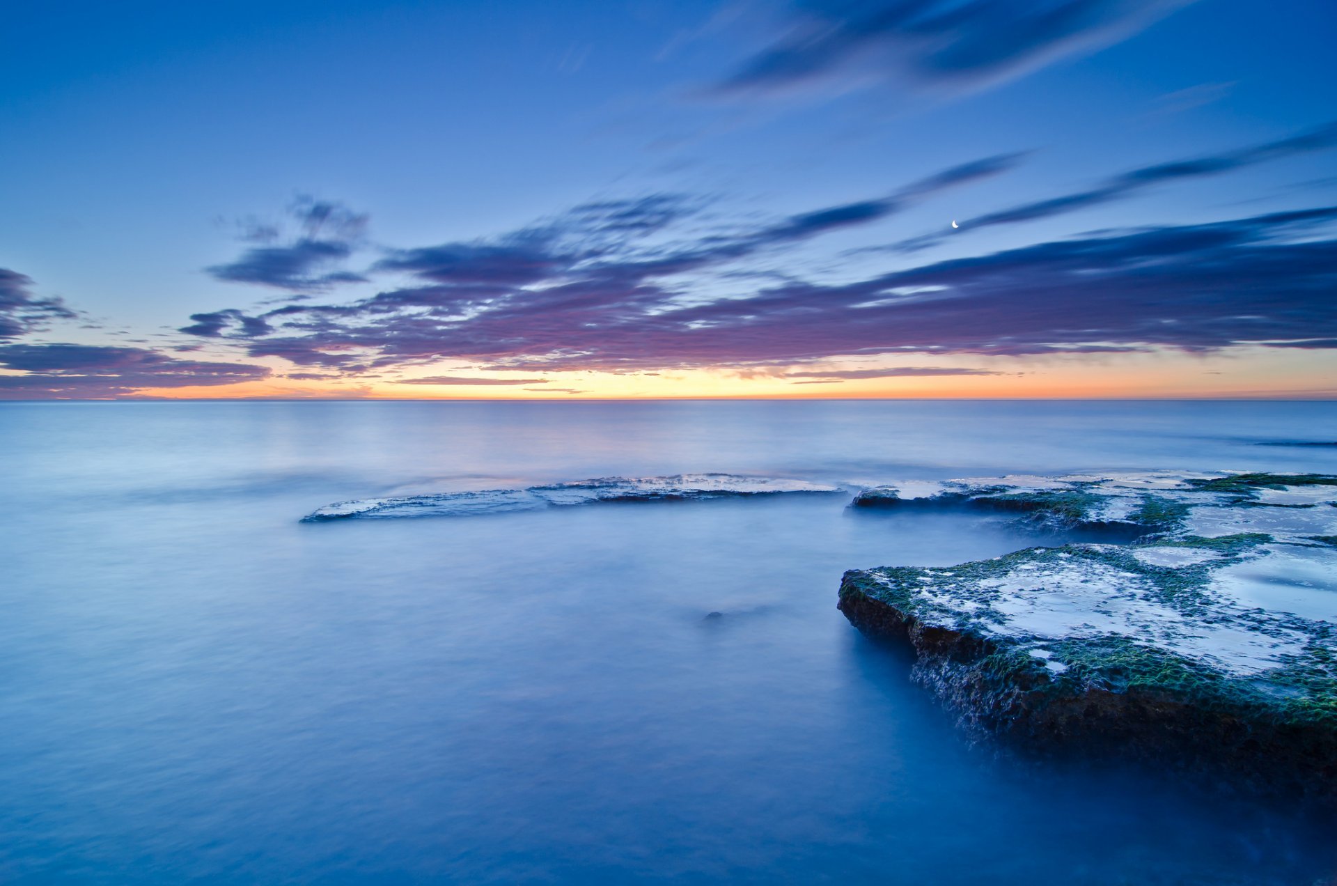 spanien valencia küste küste steine moos meer ruhe abend sonnenuntergang blau himmel wolken mond