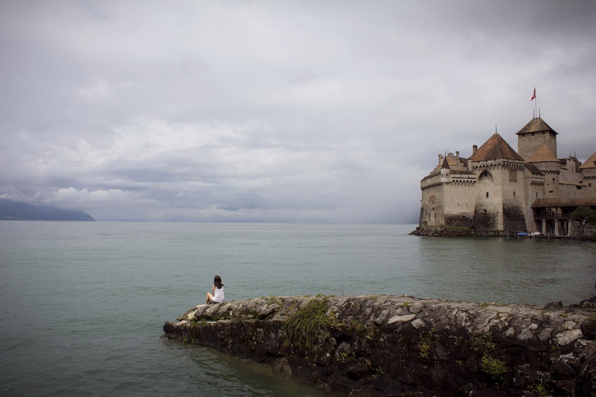 lago castillo chica