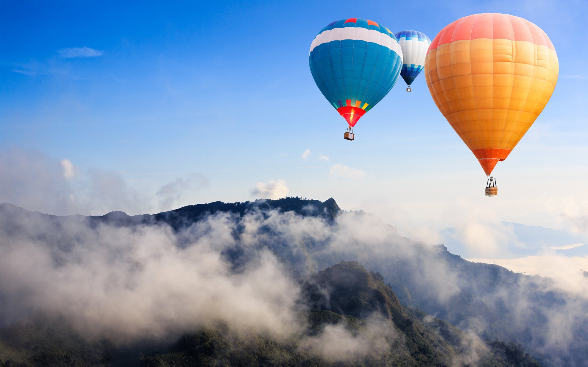 altitude ciel ballons montagnes nuages