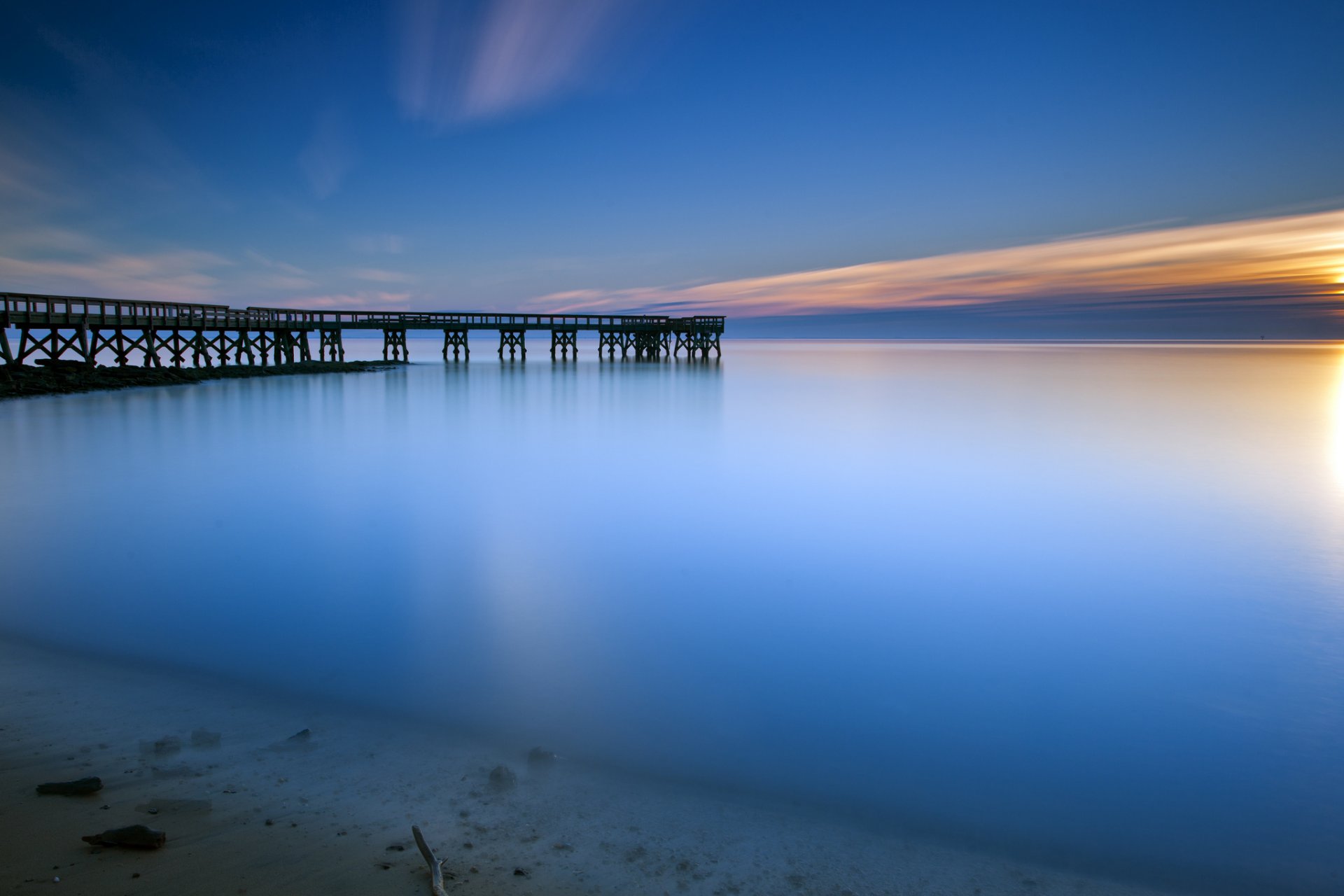 estados unidos bahía océano agua superficie calma muelle mañana amanecer sol amanecer cielo nubes azul