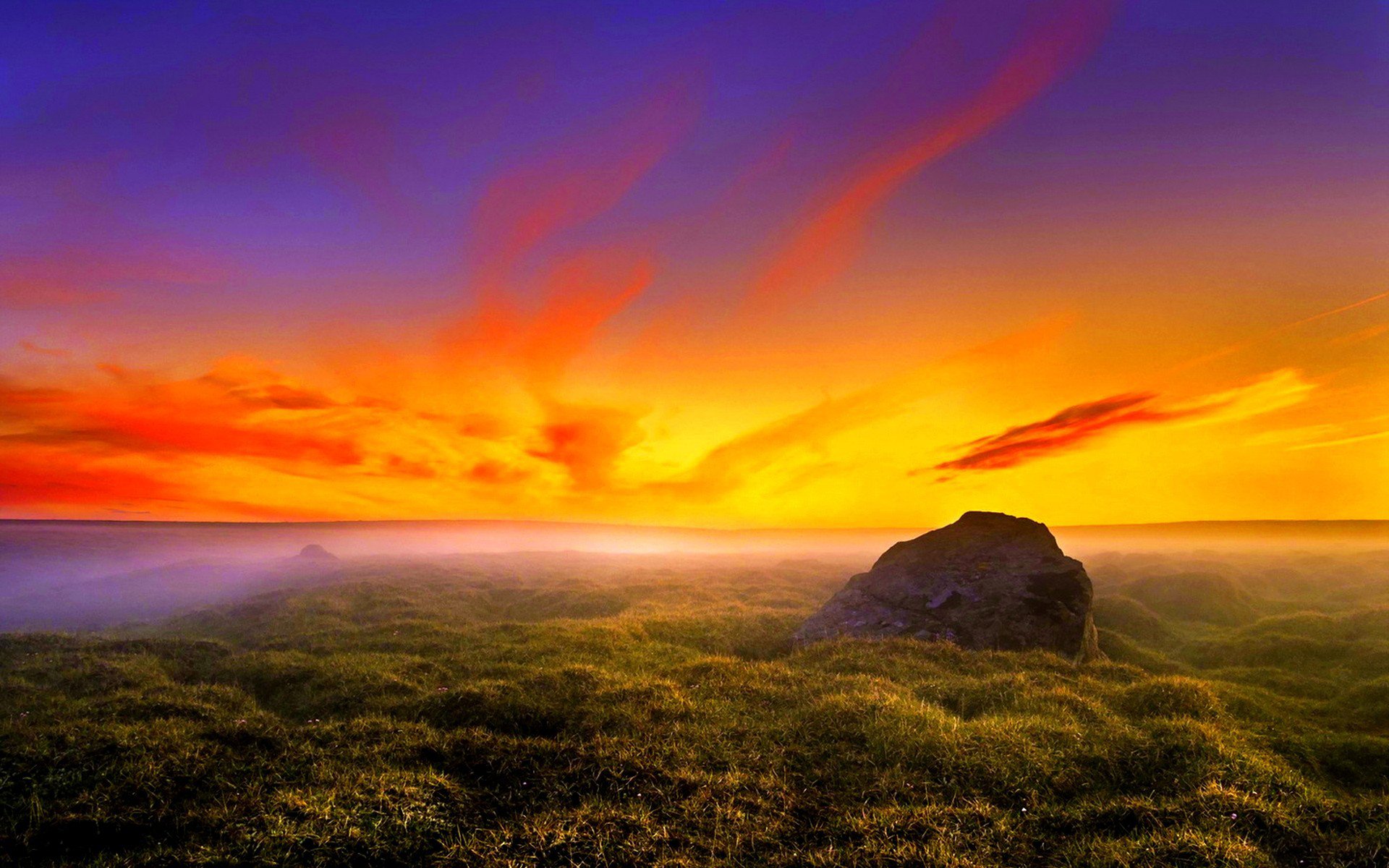 ebene ferne gras stein horizont himmel wolken dämmerung sonnenuntergang