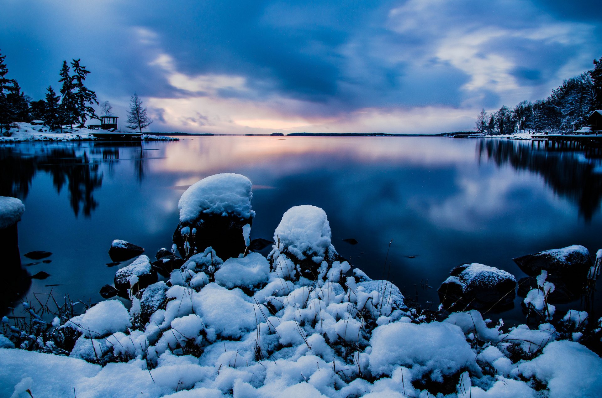 stoccolma svezia natura acqua rocce neve inverno cielo sera