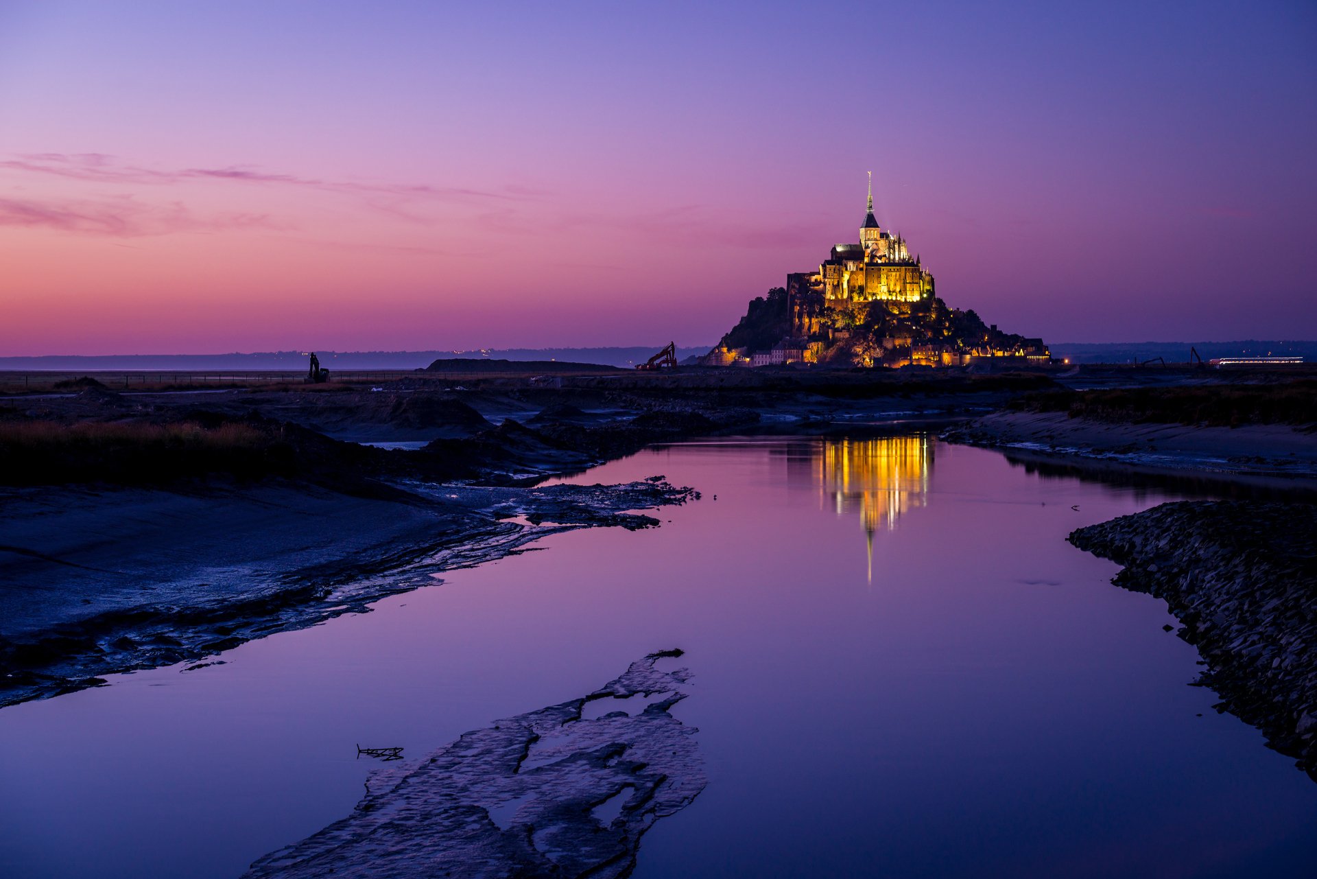 france île forteresse mont saint-michel mont saint-michel mont archange michel coucher de soleil pourpre rétro-éclairage réflexion eau soir crépuscule