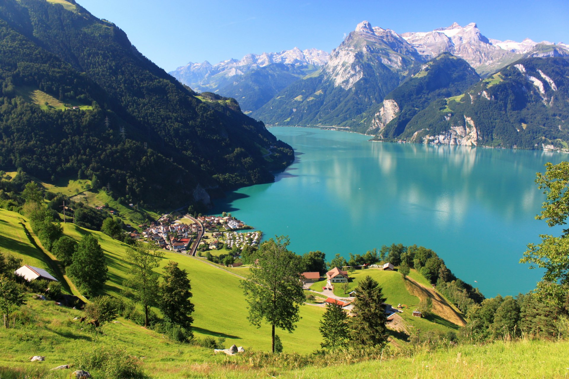 paisaje suiza shwyz montañas rocas nieve lago bosque ciudad casa