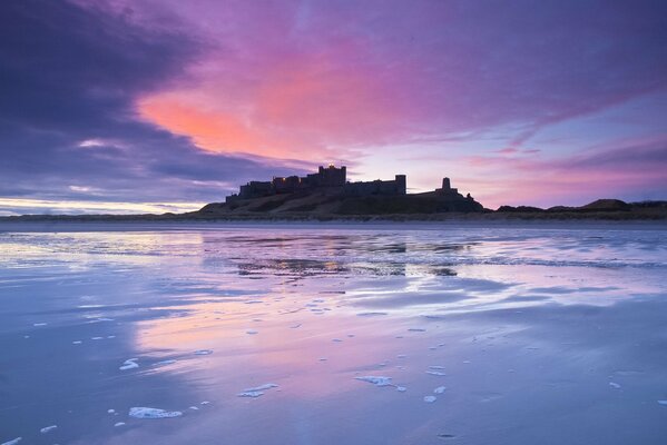 Côte de la mer du soir en Angleterre