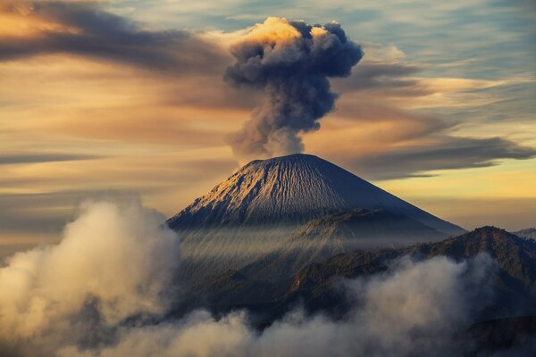 Fascynujący indonezyjski wulkan