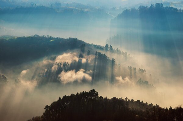 Valle británico en los rayos de luz