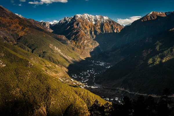 Montañas en China. Gran valle