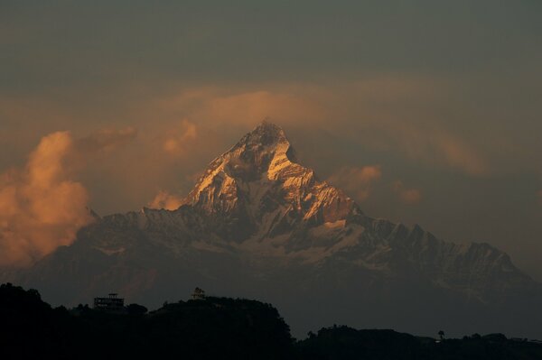 Zdjęcie masywu górskiego w Nepalu
