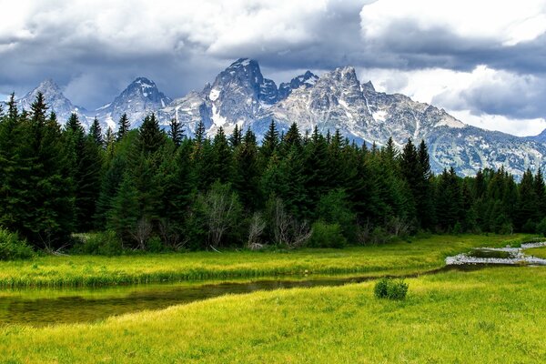 Malownicze góry Parku Narodowego Grand Teton