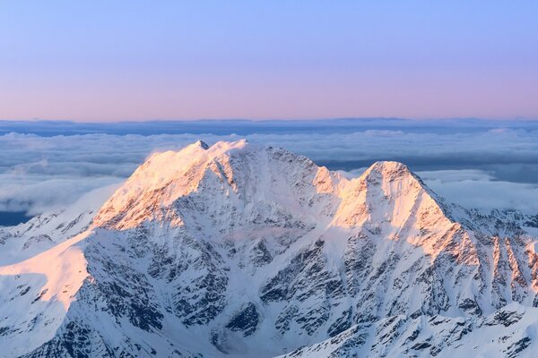 Berggletscher im Morgengrauen