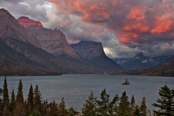 Pink clouds over a lake in the mountains