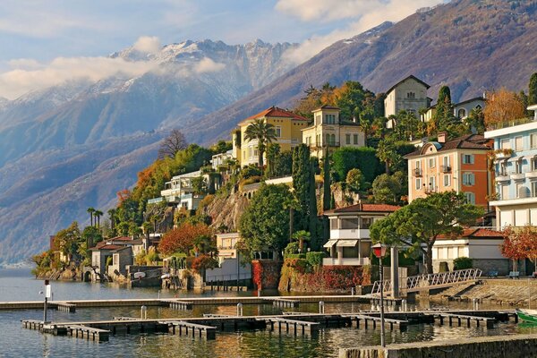 Die schönen Schweizer Berge von Ascona