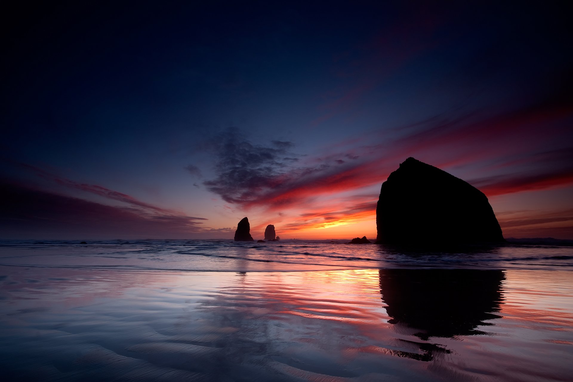 tramonto mare rocce sagome spiaggia