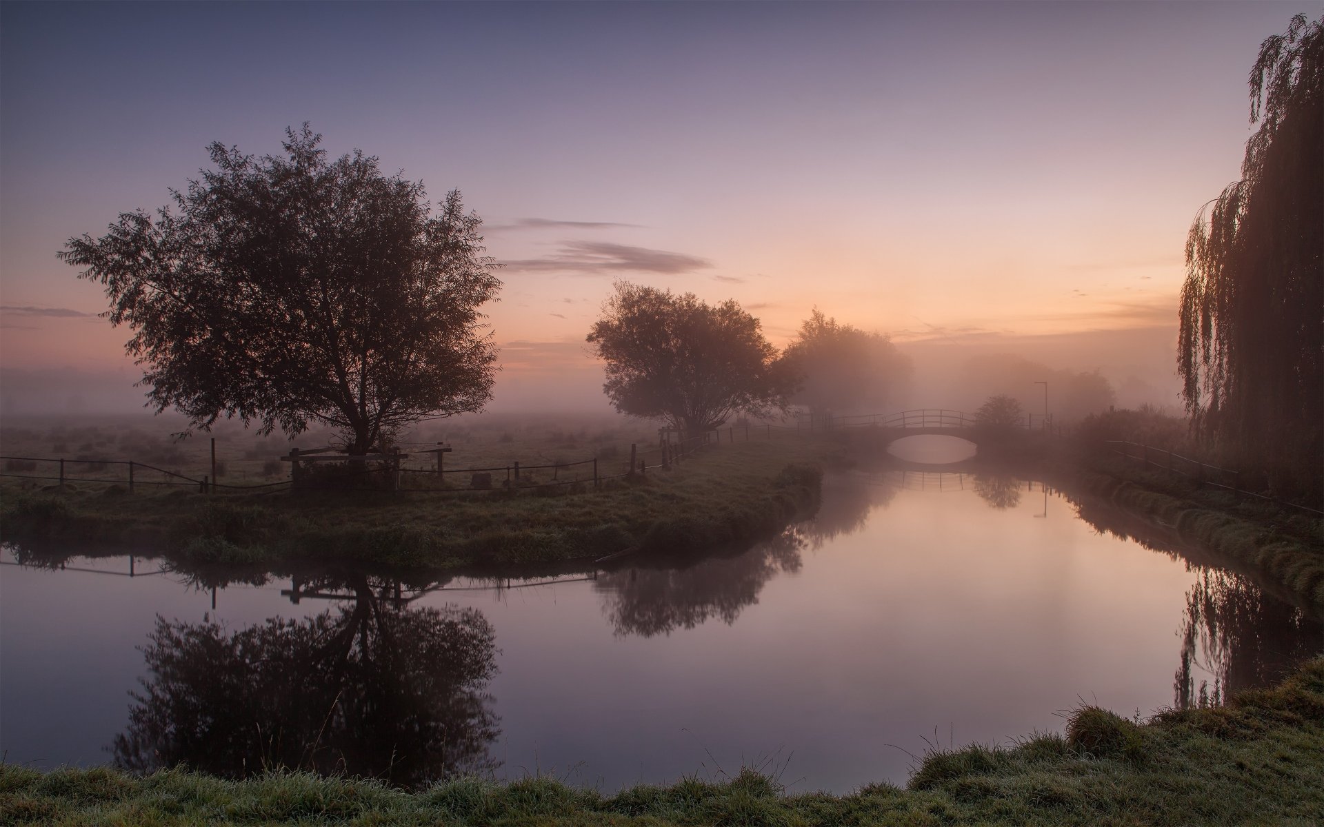 landschaft fluss bäume weide morgen brücke nebel verätzung glatte oberfläche