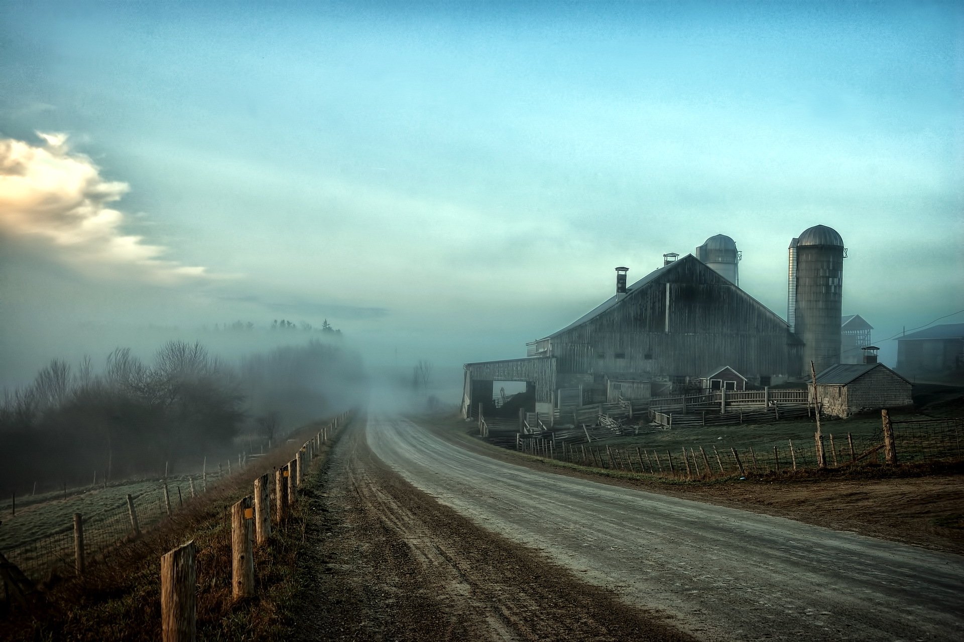 carretera valla niebla paisaje hdr