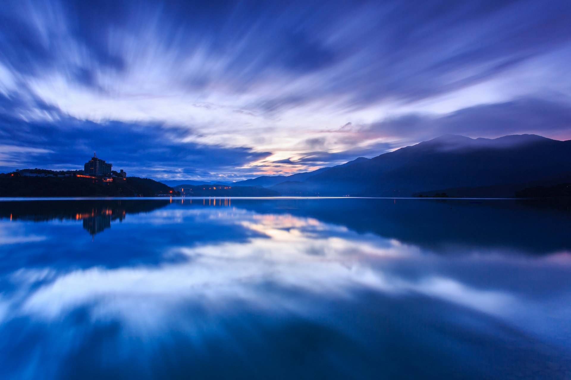 china china taiwan abend sonnenuntergang himmel wolken blau berge dunst see wasser oberfläche reflexion