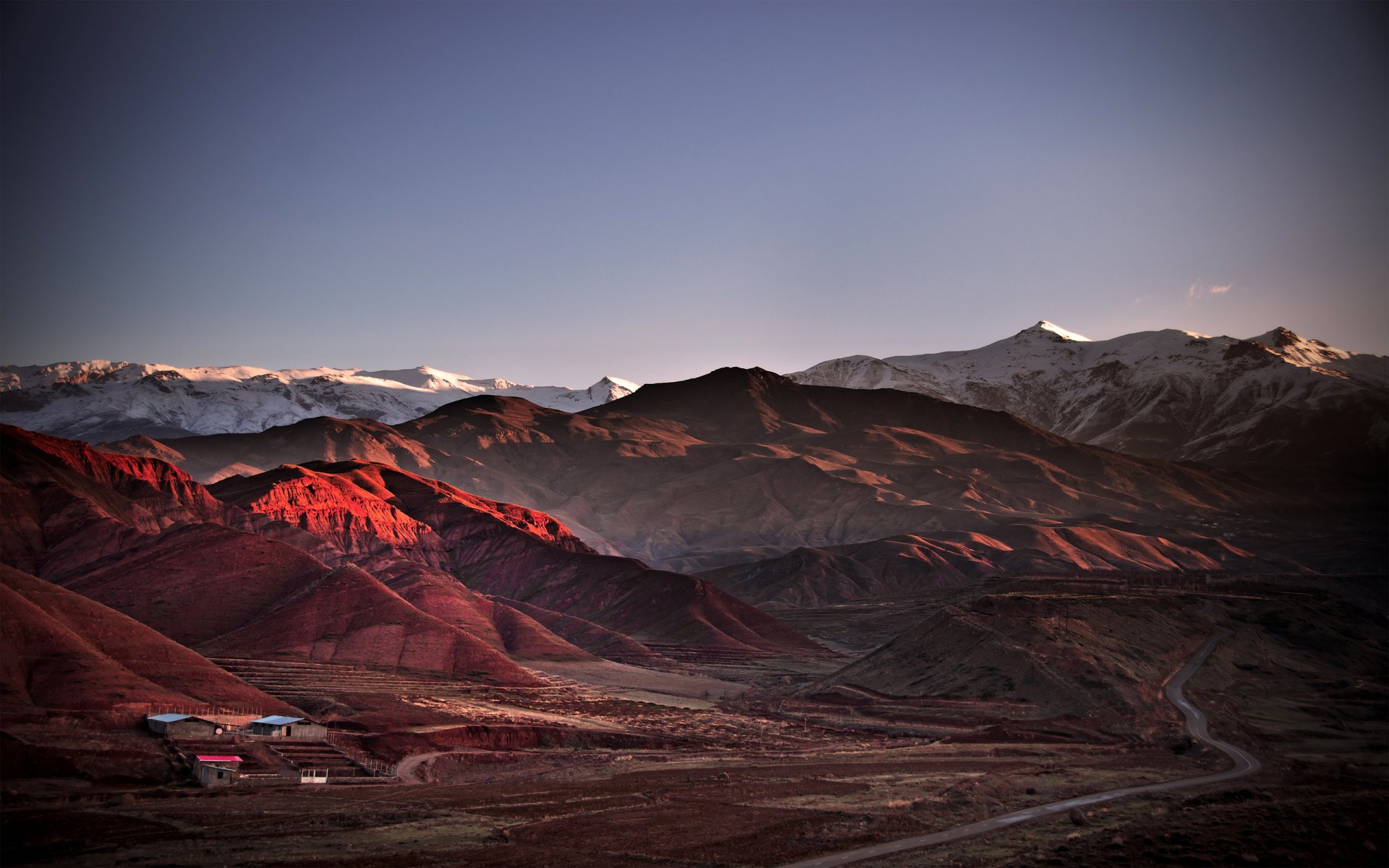 iran alamut berge häuser straße