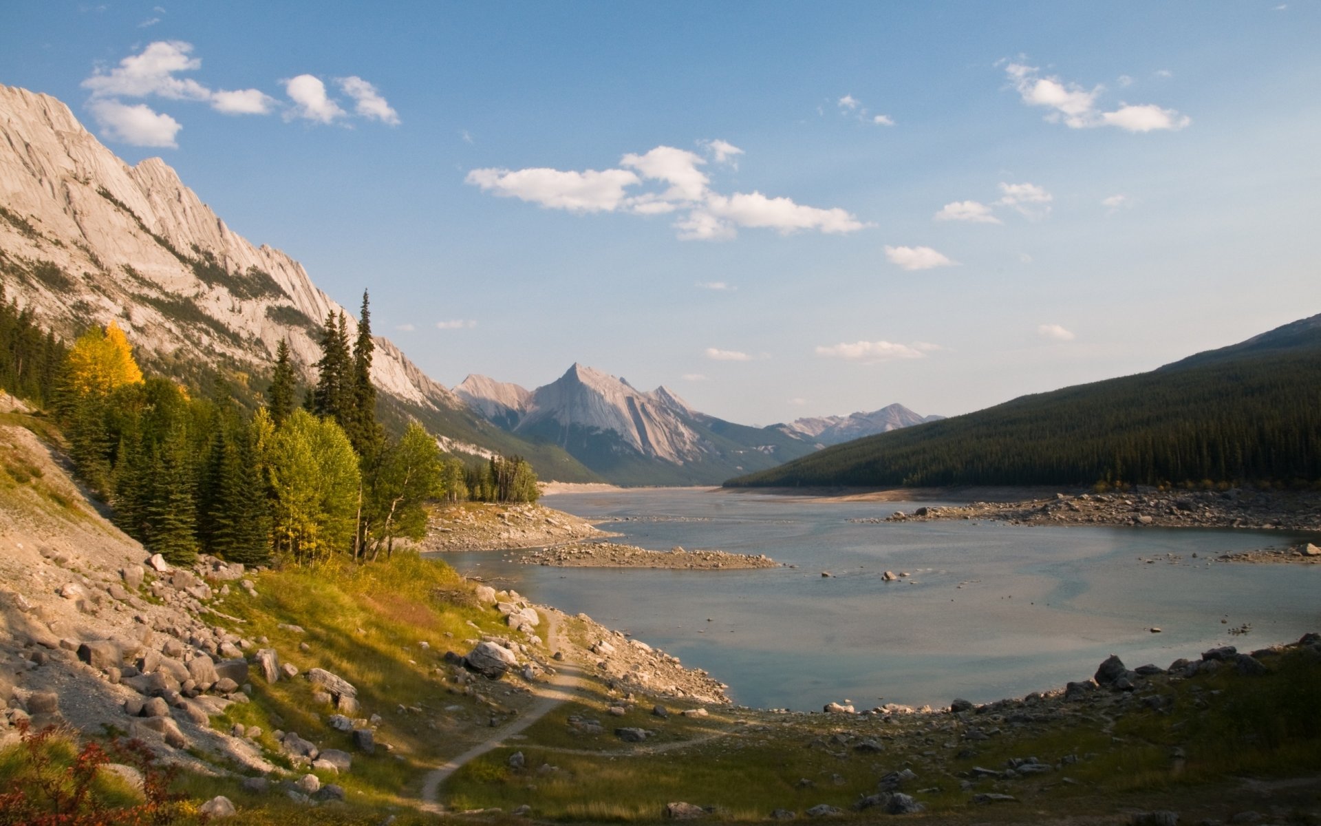 lac montagnes paysage sentier verdure