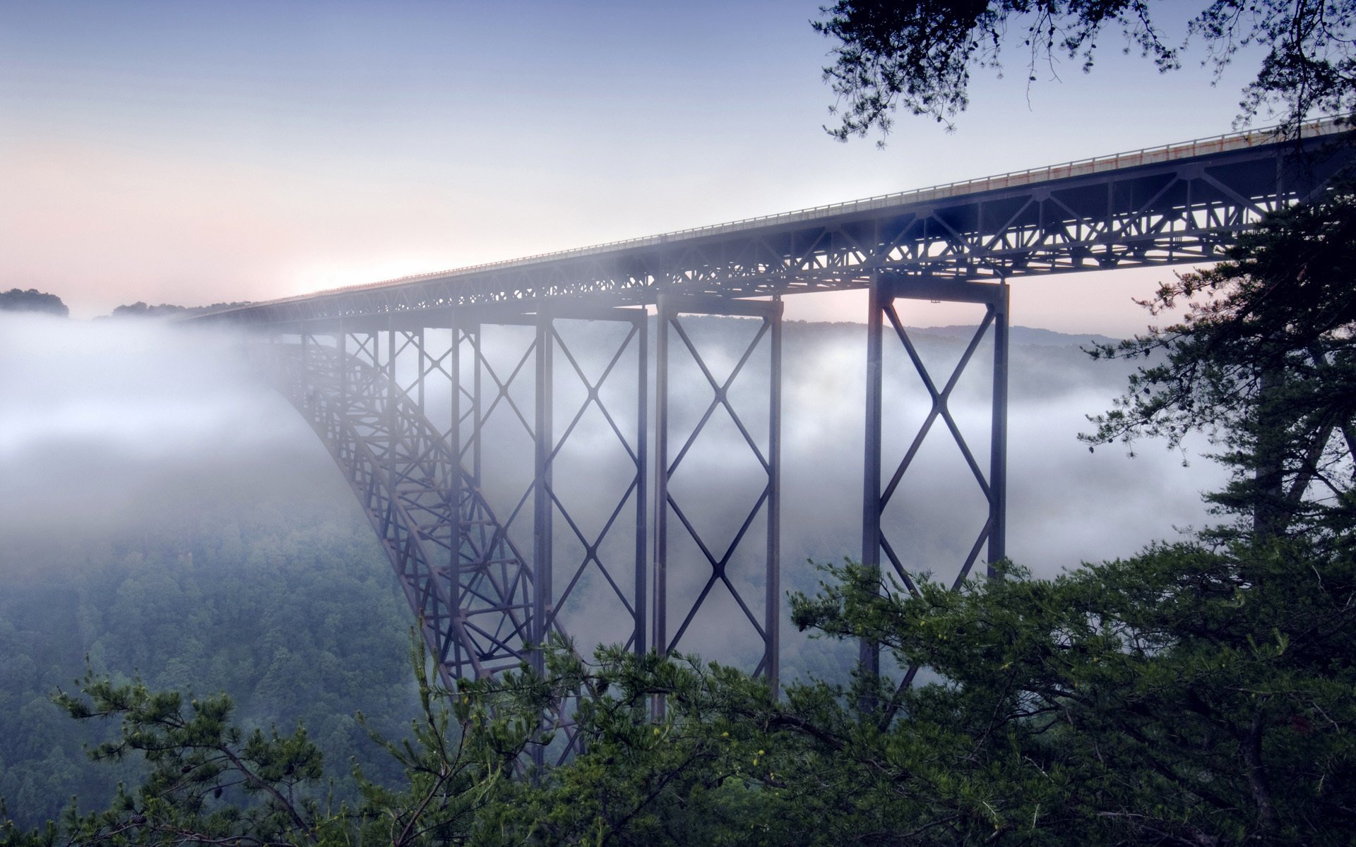 Мост рава. Нью-Ривер-Гордж (мост). Западная Вирджиния. Мост через реку. Западная Вирджиния лес мост. Вест Вирджиния мост.