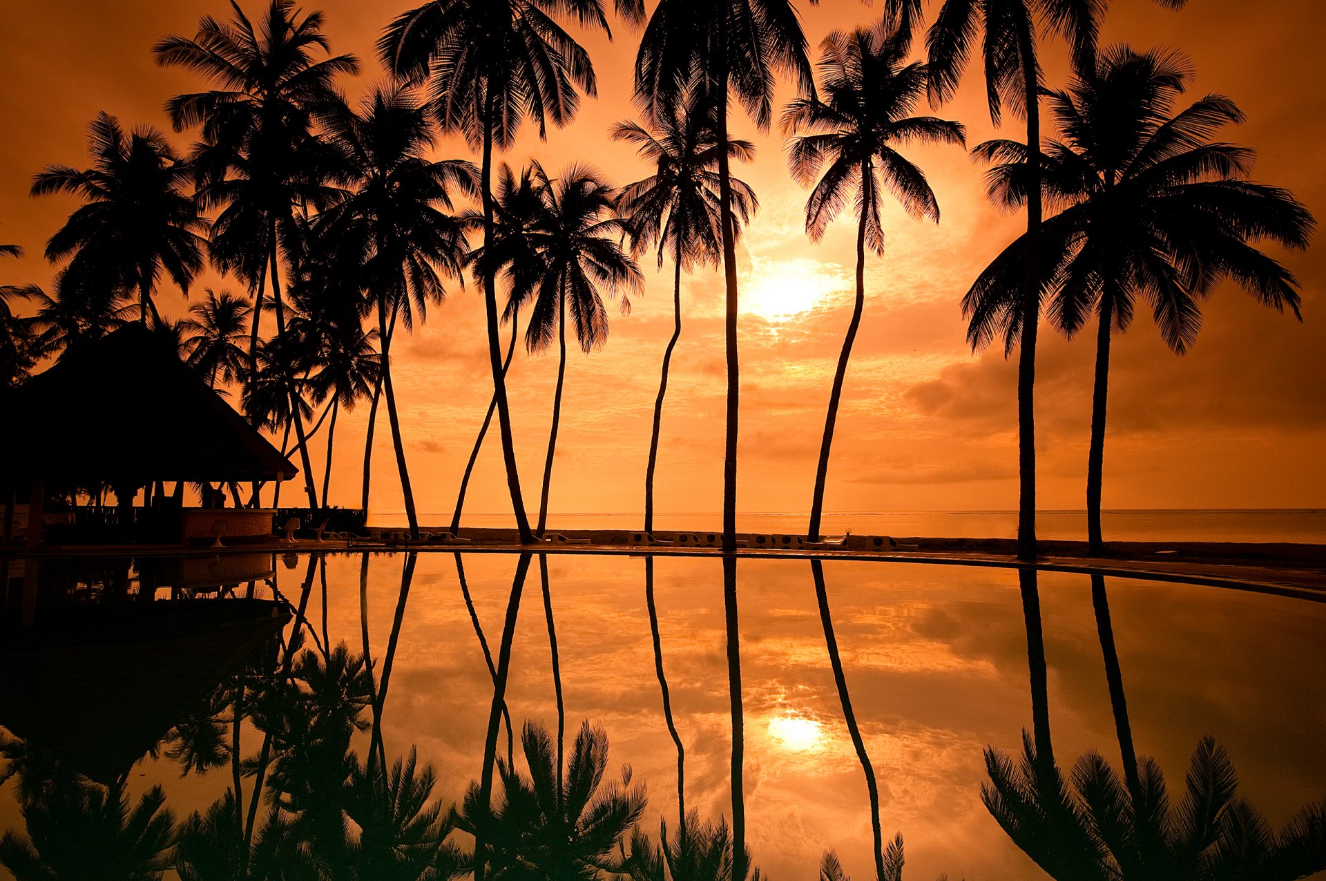 soir coucher de soleil ciel soleil hawaï palmiers bungalows lodge stations balnéaires