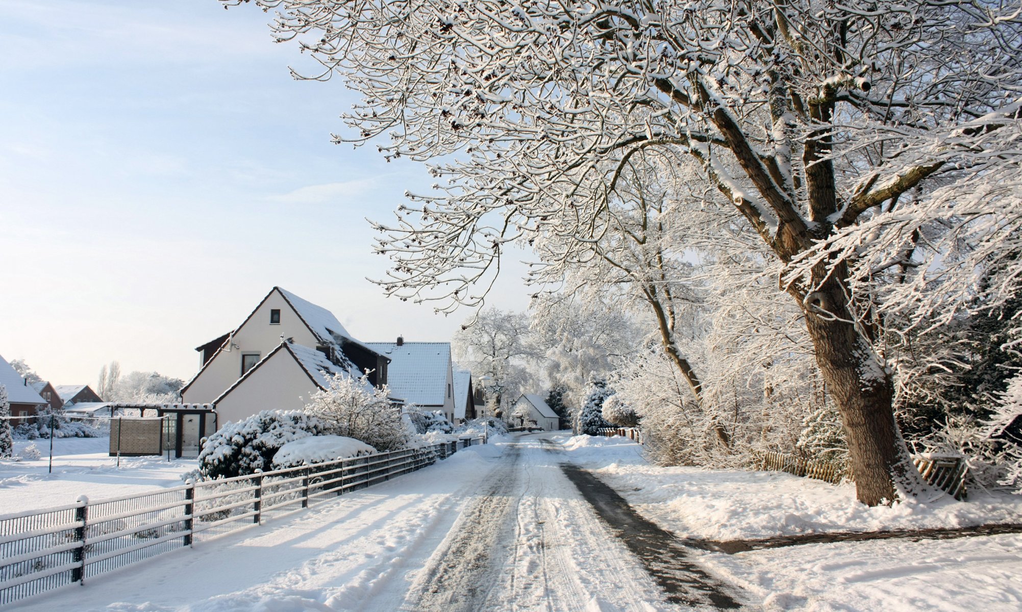 village village houses fence winter day sun road footprints snow frost trees view beautiful