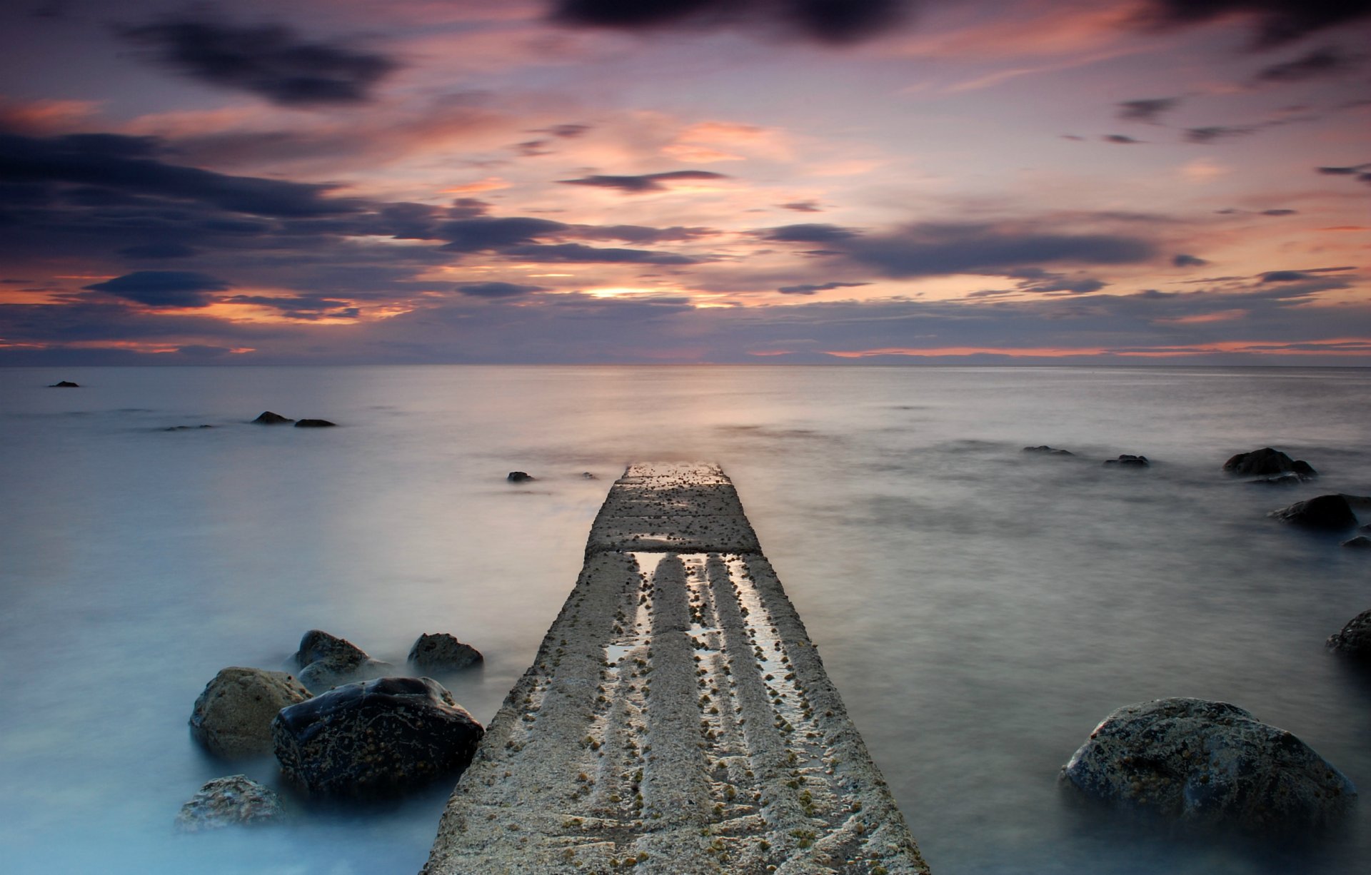 regno unito scozia mare calma costa pietre sera tramonto cielo nuvole nuvole