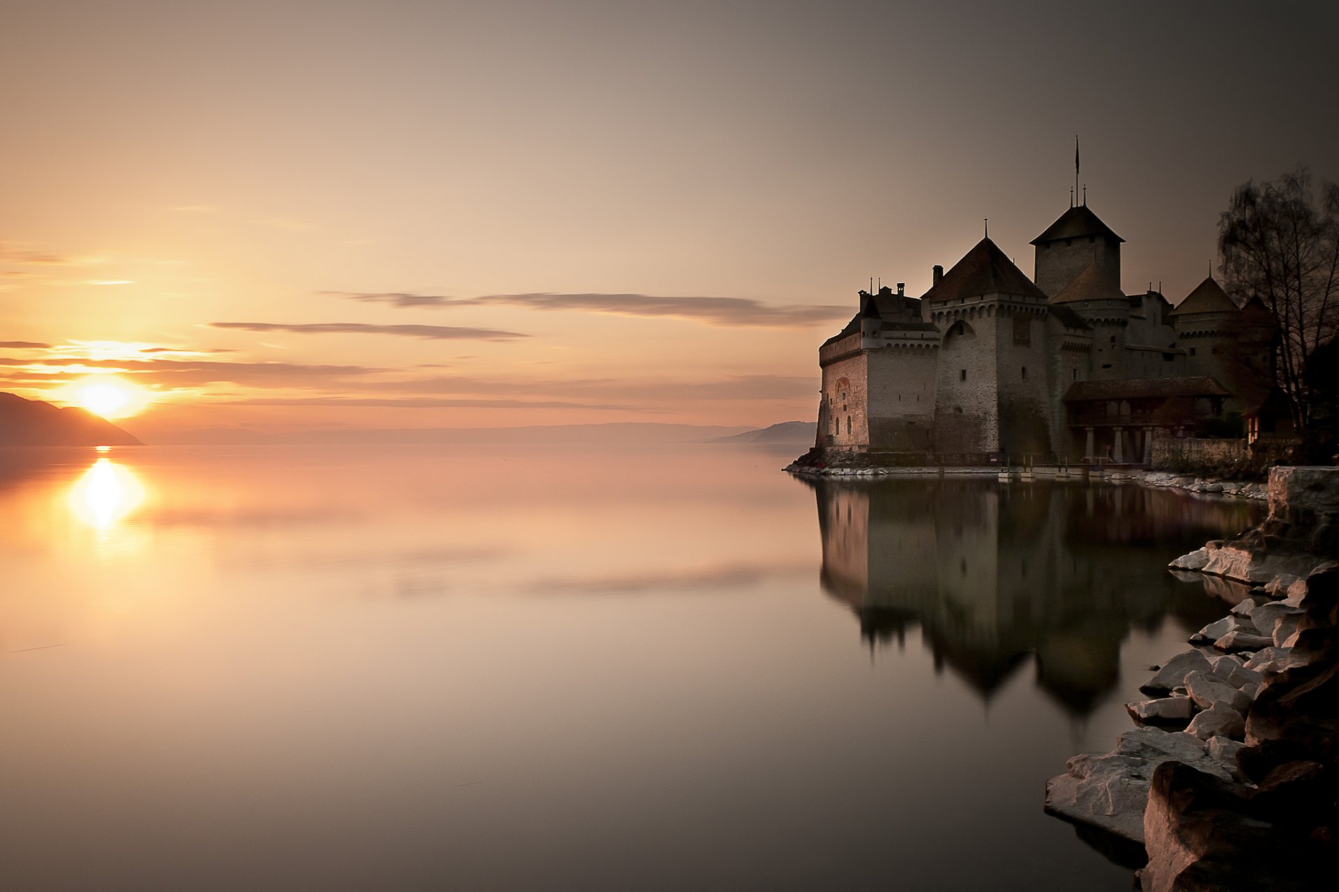 see schloss sonne wasser reflexion