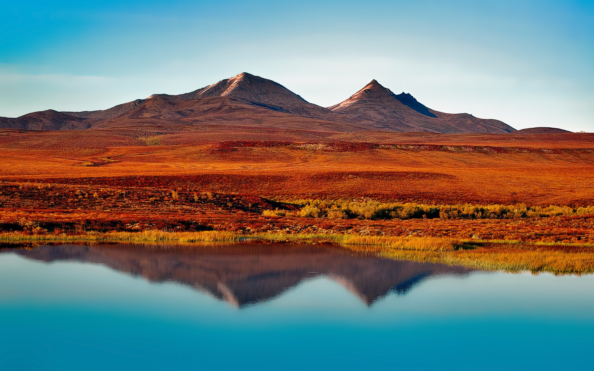 montagnes lac ciel réflexion