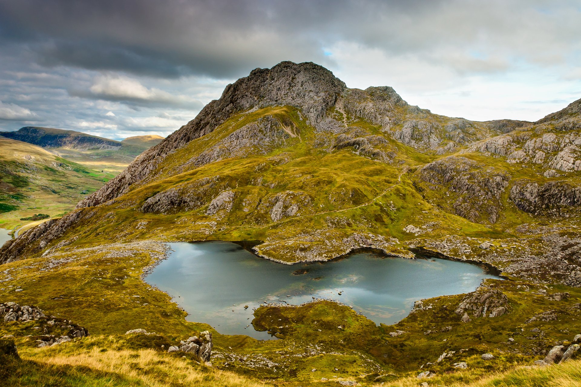 montañas montaña roca piedras lago musgo hierba