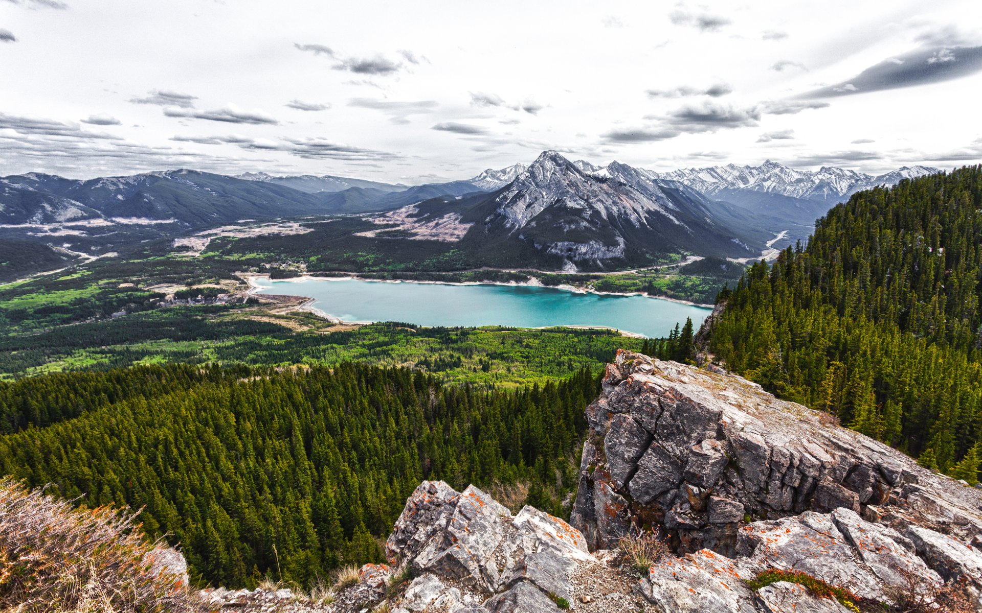 barrera del lago alberta canadá lago montañas bosque