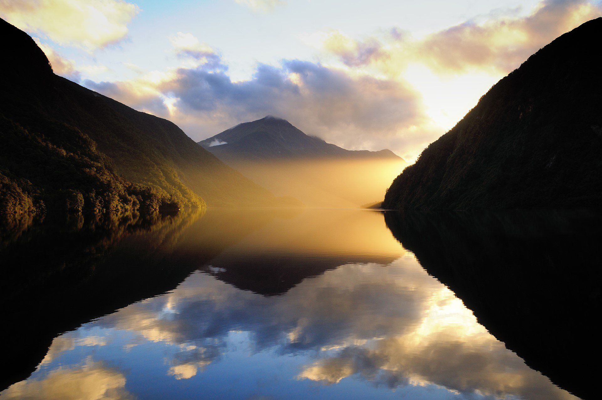 nueva zelanda montañas lago niebla nubes