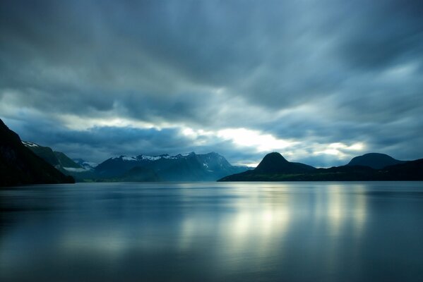 Paysage norvégien de mør-og-Romsdal