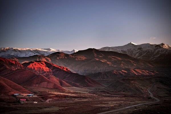 Iran, Alamut, góry o zachodzie słońca
