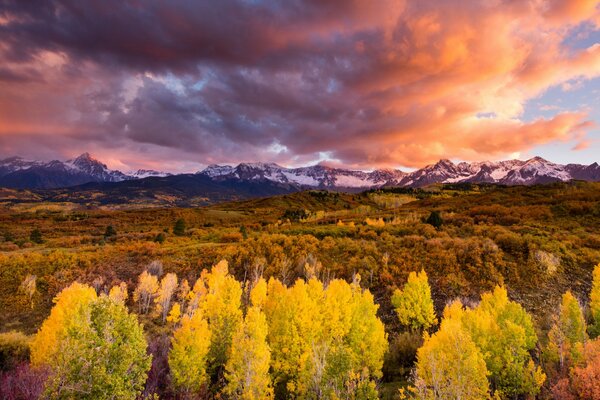 Paysage d automne sur la mesnalité de montagne