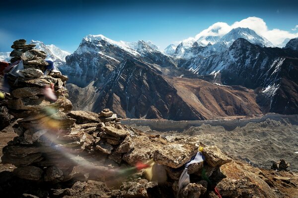 L Esprit Du Tibet. Montagnes, vent froid et ciel chaud