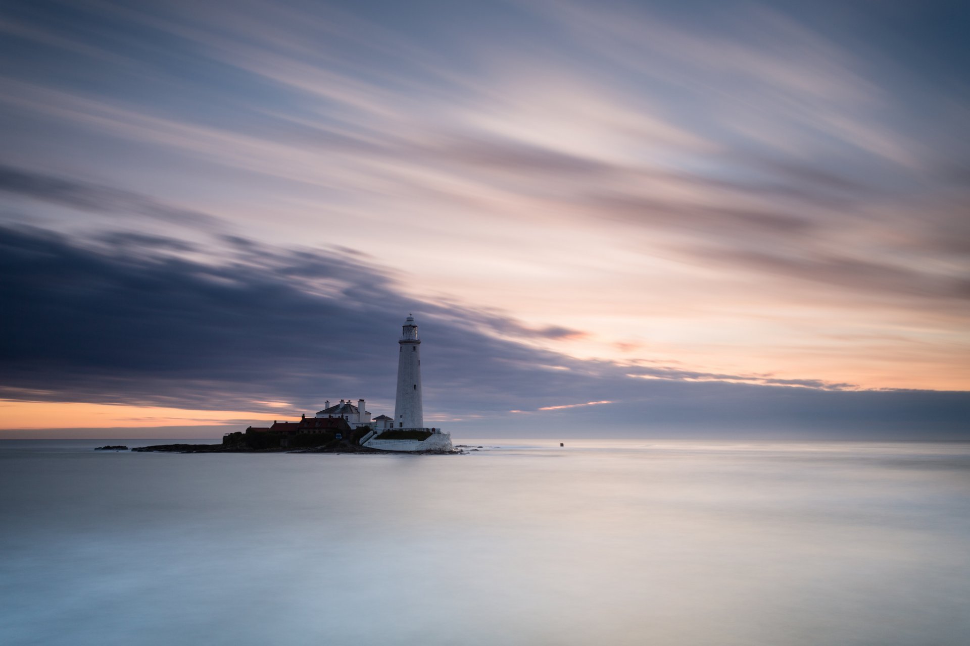 ea sky surface of lighthouse