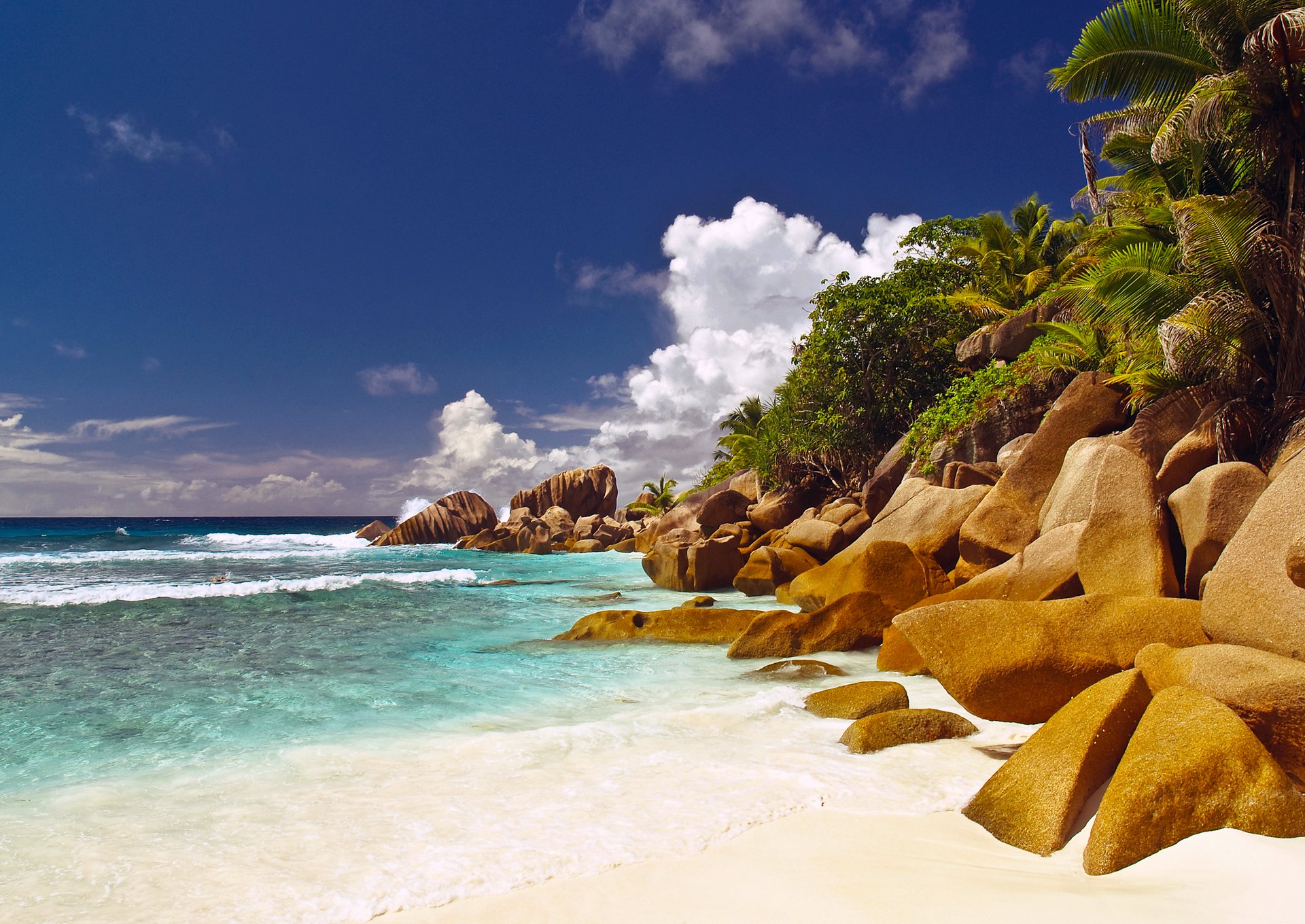 seychelles islas acantilados palmeras playa océano mar agua cielo nubes