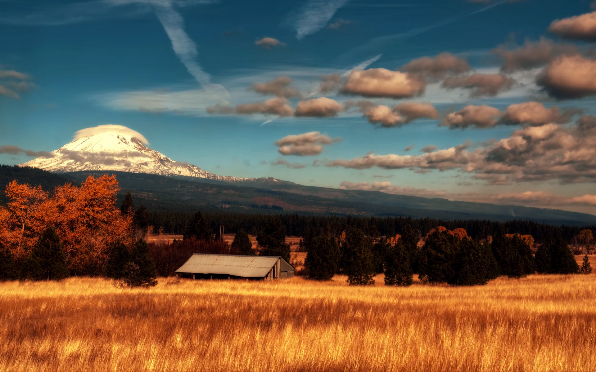 feld bäume berg haus himmel wolken abend