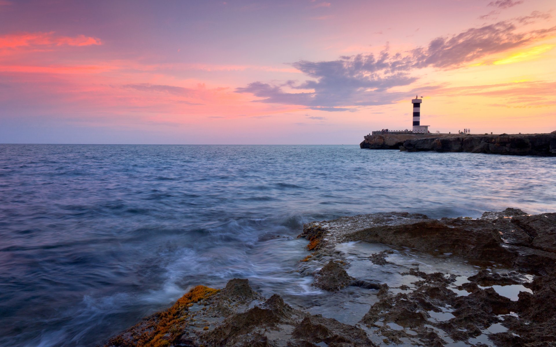 paesaggio natura mare acqua onde riva rocce tramonto cielo nuvole vernice rocce colori 2560x1600