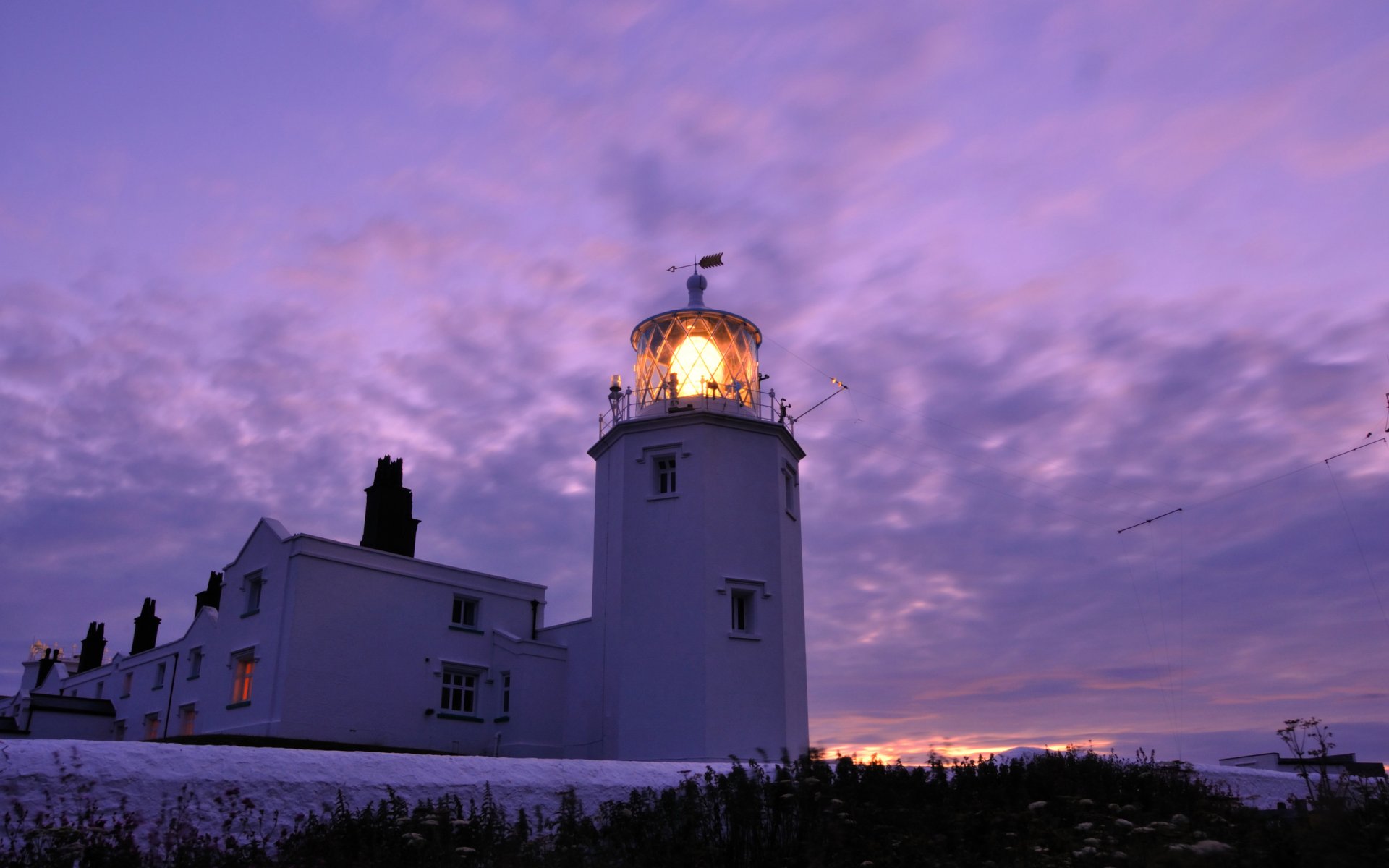 inglaterra faro luz noche crepúsculo lila cielo puesta de sol invierno nieve