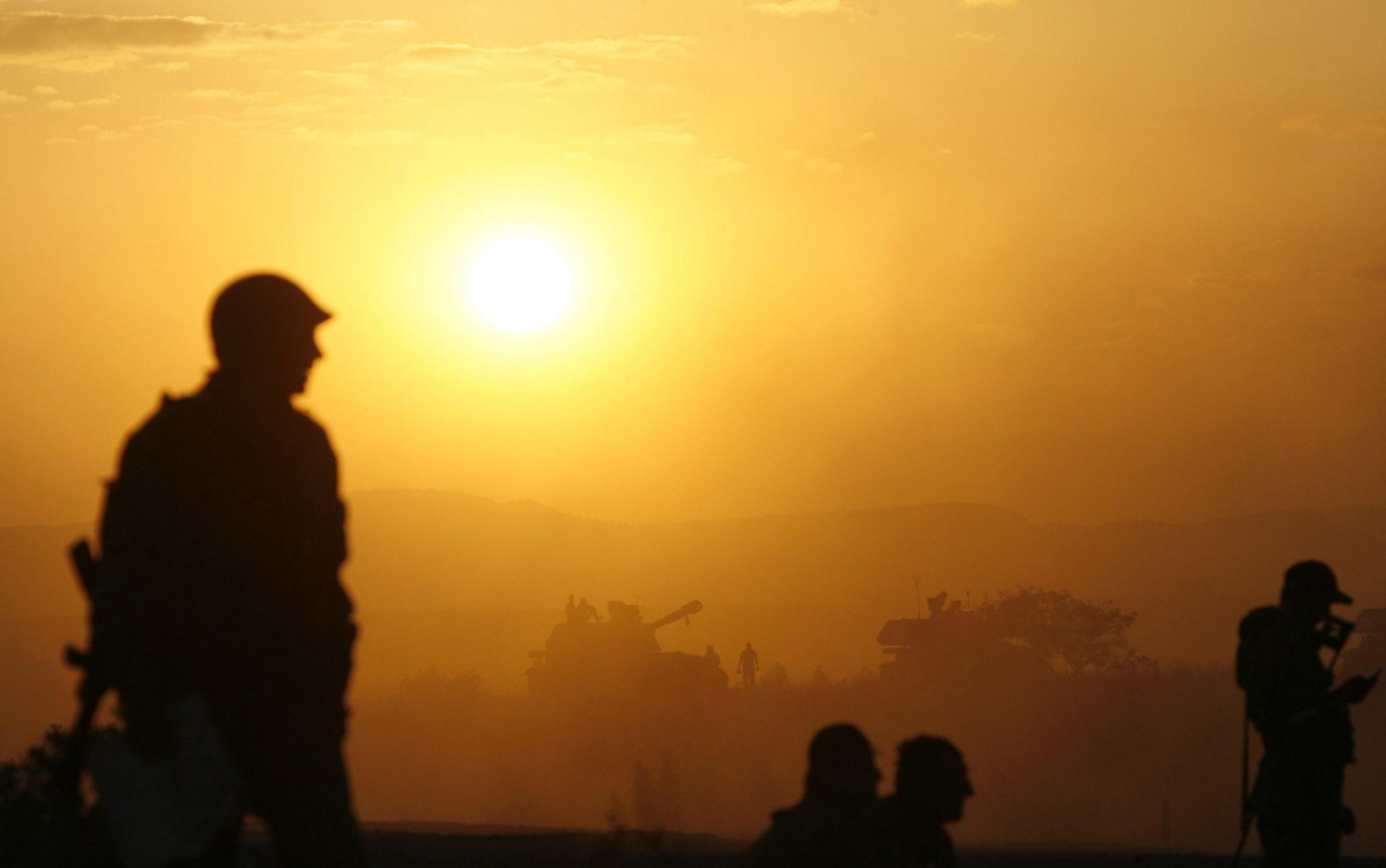 coucher de soleil ossétie soldats russes après la bataille