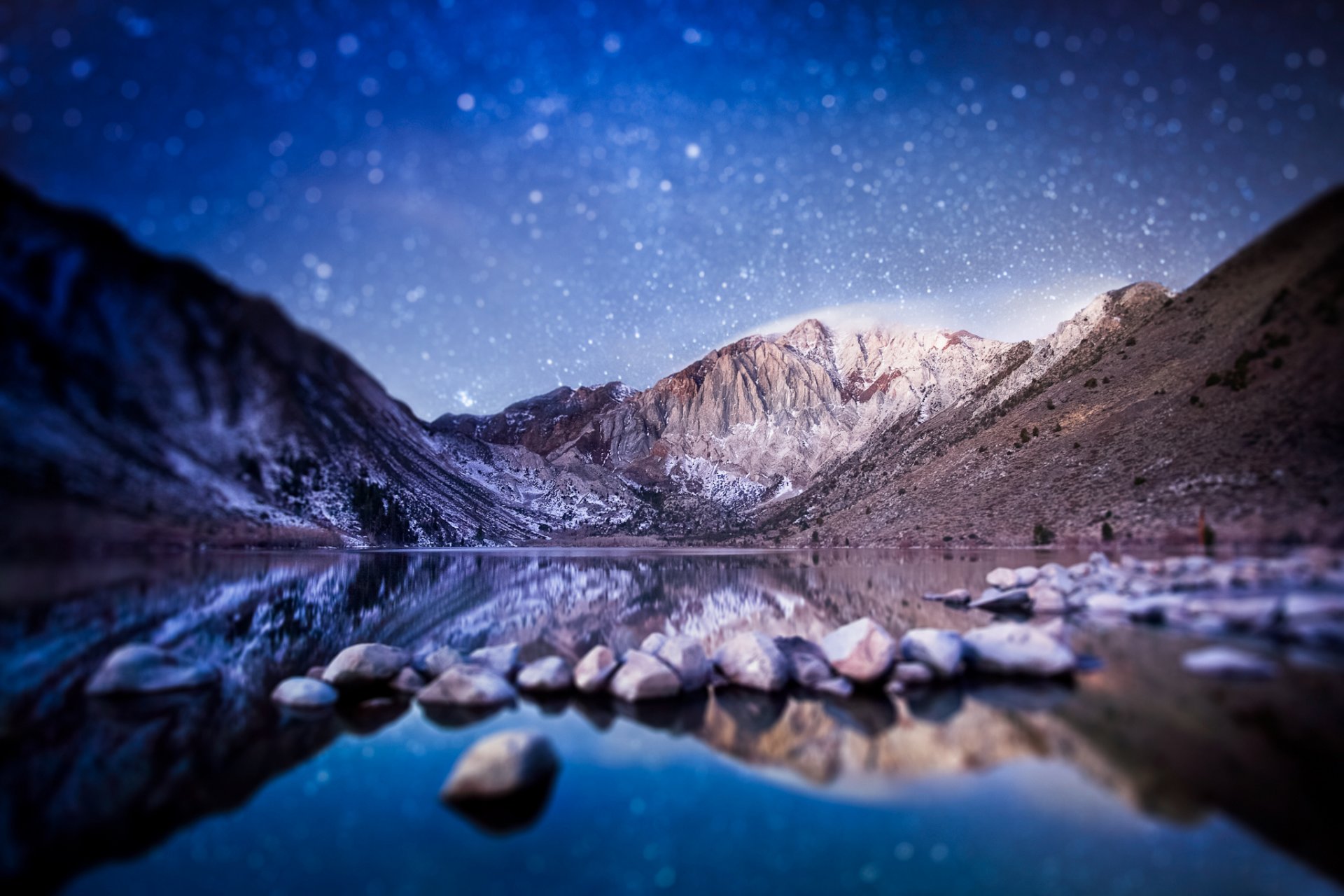 berge verurteilter see sierra nevada in kalifornien usa tilt shifted bokeh nacht morgen