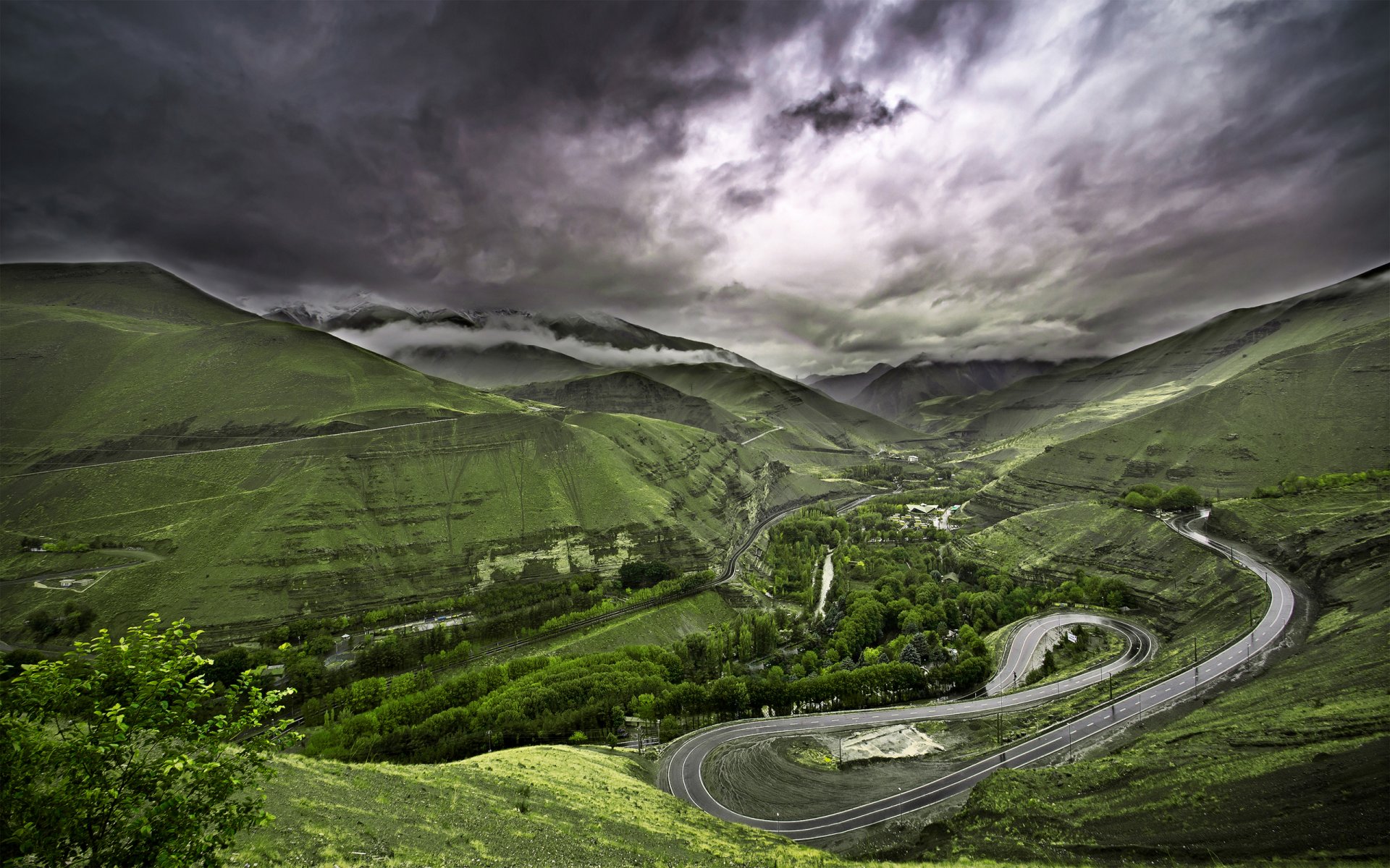 landschaft natur gras grün straße bäume himmel wolken 2560x1600