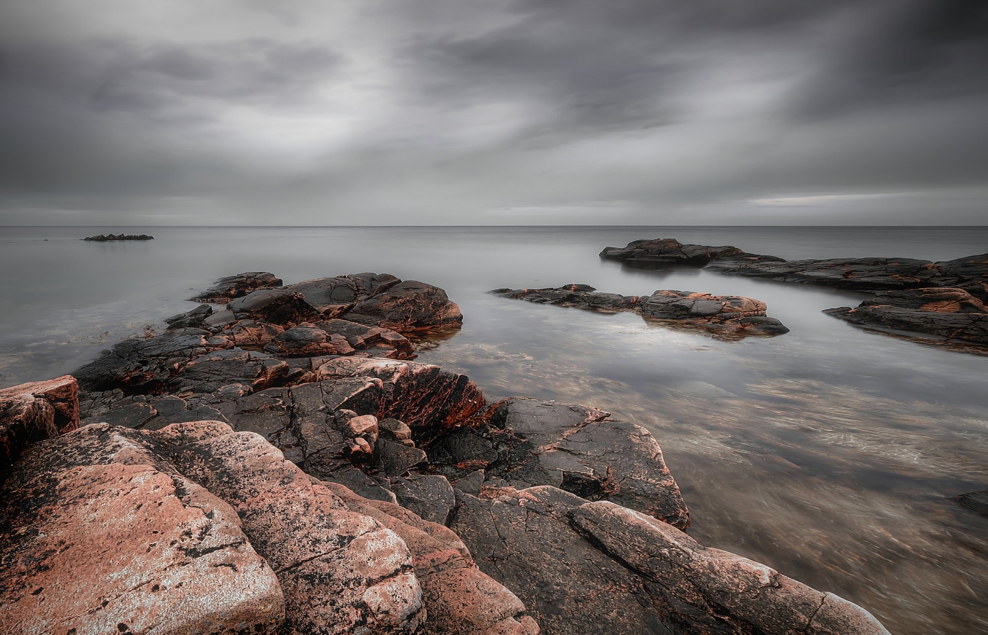 mar océano costa costa piedras gris cielo nubes