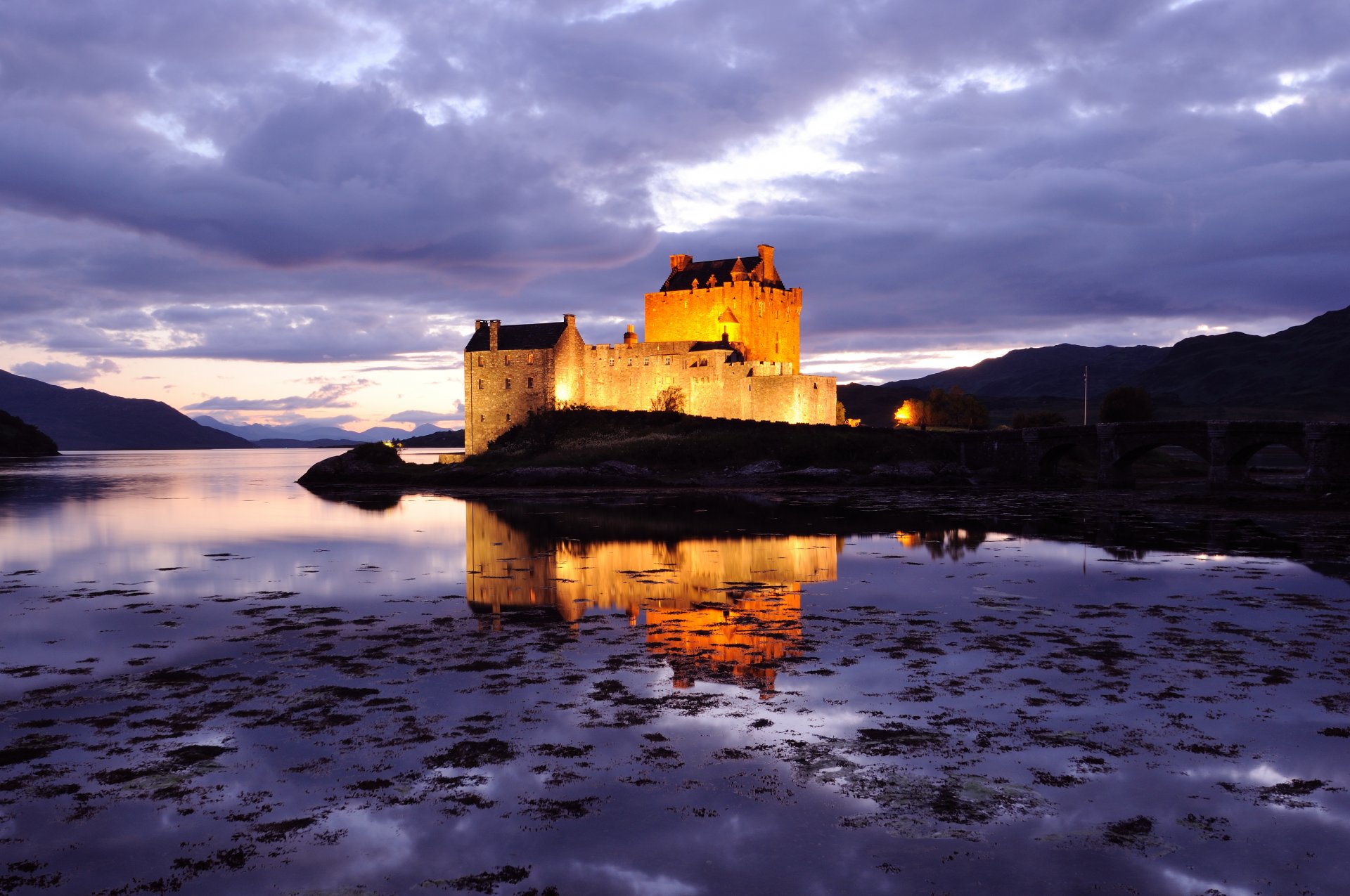 regno unito scozia castello fortezza retroilluminazione lilla sera cielo nuvole ponte stagno acqua riflessione