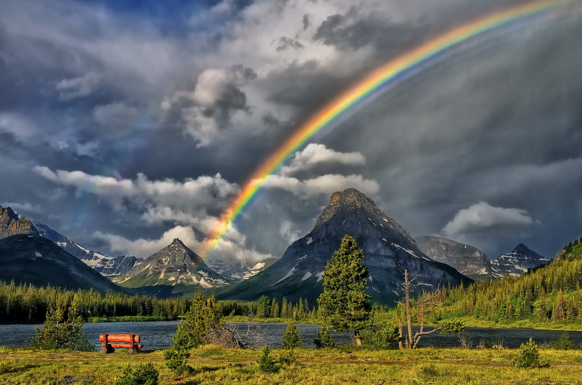 montañas cielo arco iris bosque río tienda