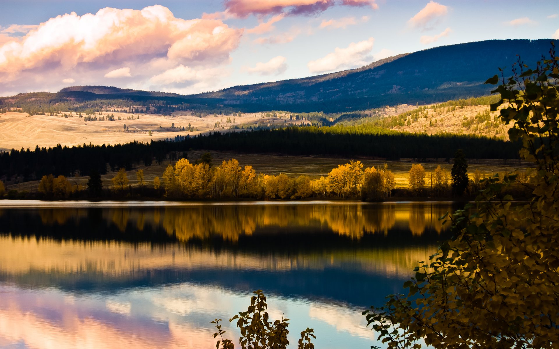 río montañas cielo verano hermoso